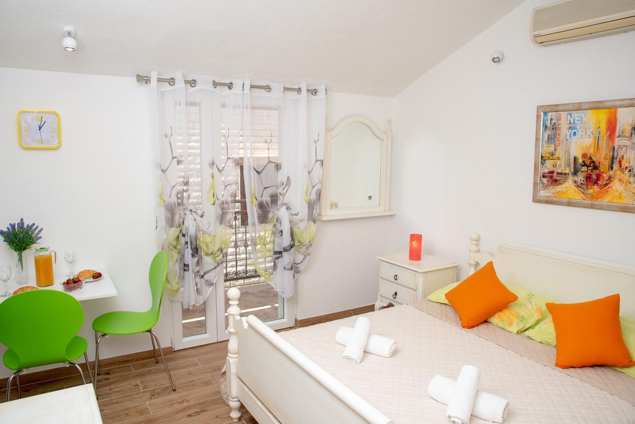 Apartment Ariana Bol Exterior foto