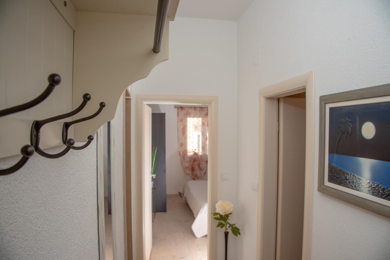 Apartment Ariana Bol Exterior foto
