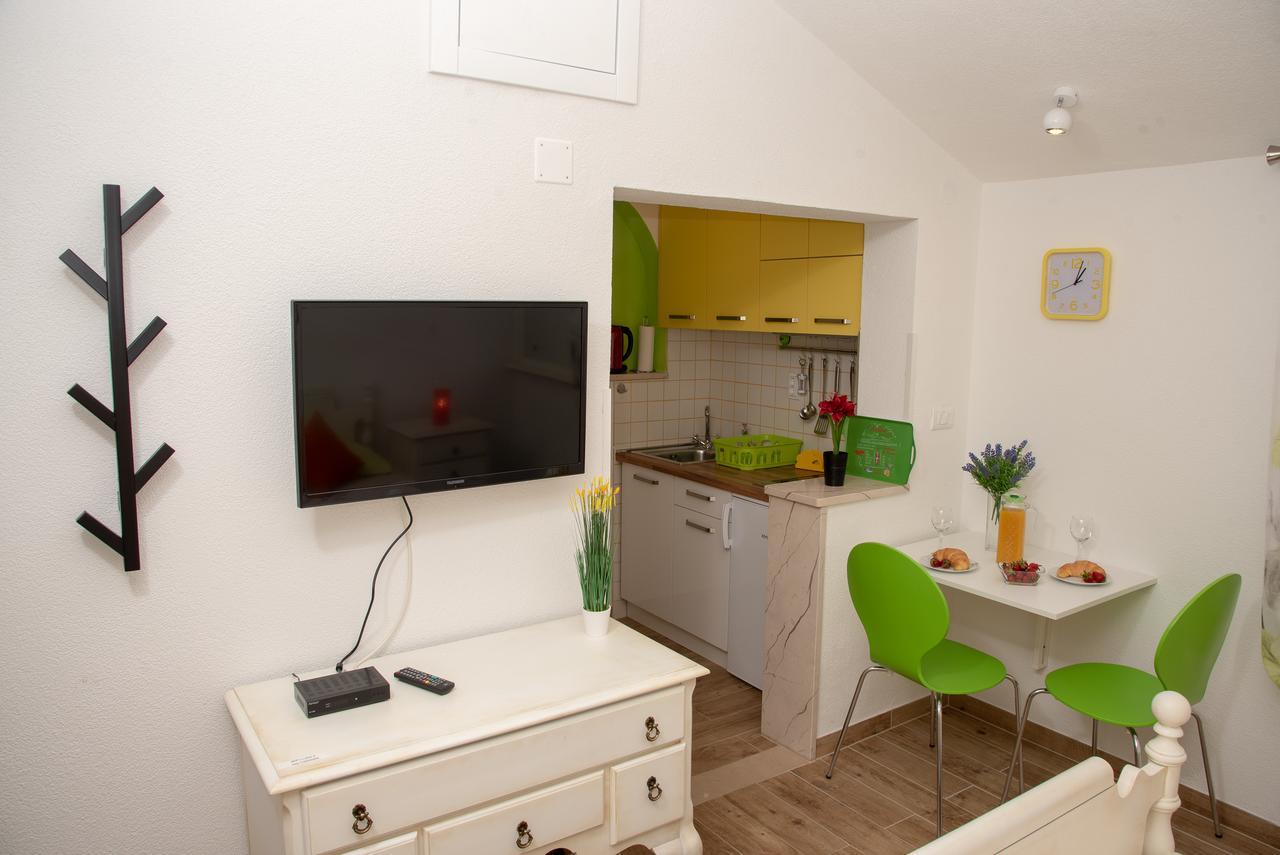 Apartment Ariana Bol Exterior foto